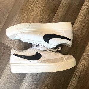 Nike Women’s Blazer Low ‘77